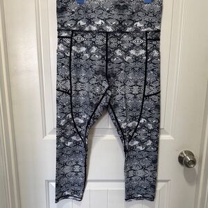 Women's Black & Gray Snake-Print Athletic Leggings